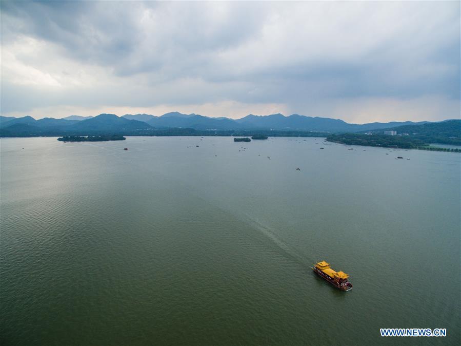 Aerial photo taken on July 6, 2018 shows the summer scenery of the West Lake in Hangzhou, east China\'s Zhejiang Province. (Xinhua/Xu Yu)