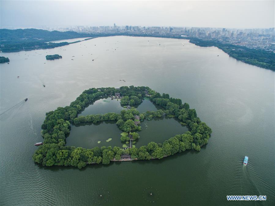 Aerial photo taken on July 6, 2018 shows the summer scenery of the West Lake in Hangzhou, east China\'s Zhejiang Province. (Xinhua/Xu Yu)