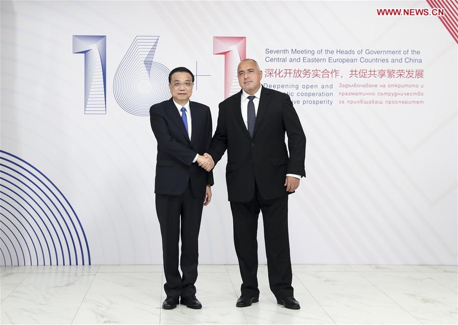 Chinese Premier Li Keqiang is welcomed by Bulgarian Prime Minister Boyko Borissov before the seventh leaders\' meeting of China and the Central and Eastern European Countries (CEEC) in Sofia, Bulgaria, July 7, 2018. (Xinhua/Ding Haitao)