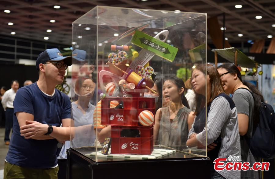 Visitors look at chocolate creations at the first Salon du Chocolat in Hong Kong, July 6, 2018. Salon du Chocolat, one of the world’s biggest chocolate events, showcases chocolate sculptures inspired by Hong Kong culture and the Year of the Dog. Meanwhile, guests were also able to sample award-winning creations during a live pastry show. (Photo: China News Service/Zhang Wei)