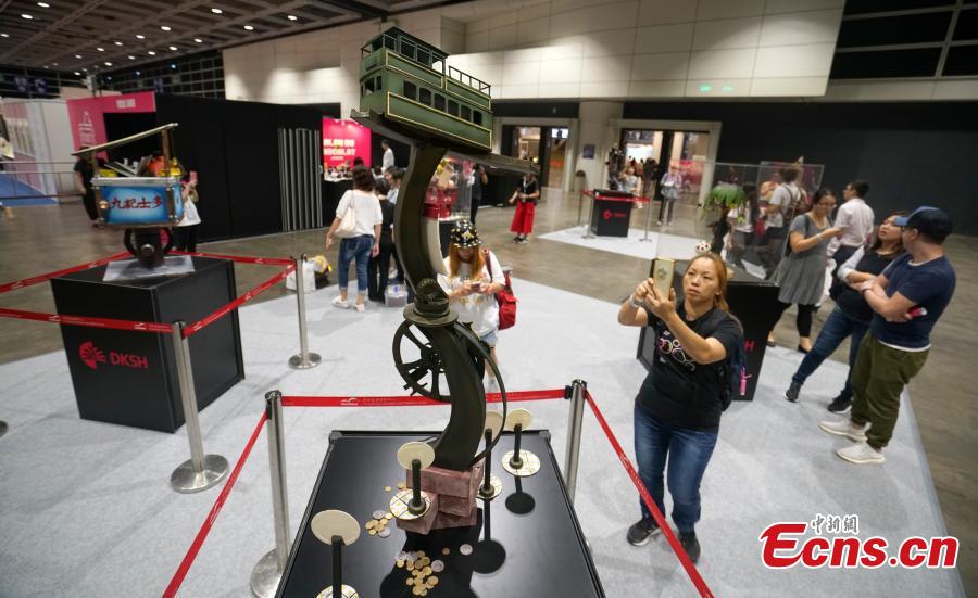 Visitors look at chocolate creations at the first Salon du Chocolat in Hong Kong, July 6, 2018. Salon du Chocolat, one of the world’s biggest chocolate events, showcases chocolate sculptures inspired by Hong Kong culture and the Year of the Dog. Meanwhile, guests were also able to sample award-winning creations during a live pastry show. (Photo: China News Service/Zhang Wei)