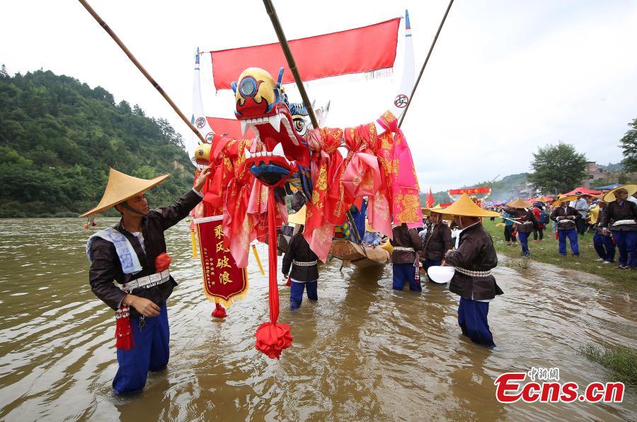 Miao people celebrate the dragon boat festival in Qingshui River, Taijiang County, Southwest China’s Guizhou Province, July 8, 2018. The dragon boat of the Miao is rather special. It is commonly made from a large fir or phoenix tree. Before the contest, villagers will offer chicken and duck to pray for luck and prosperity. The local festival was recognized as a national intangible cultural heritage in 2008. (Photo: China News Service/Huang Xiaohai)