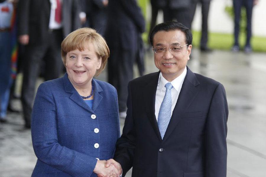 In May 2013, Li made his first overseas trip as Chinese premier and Germany was among his destinations.  The first meeting between Premier Li and Chancellor Merkel in north Berlin\'s Meseberg proved to be the fruitful and a good start for China-Germany relations in the new era.  (Photo/Xinhua)