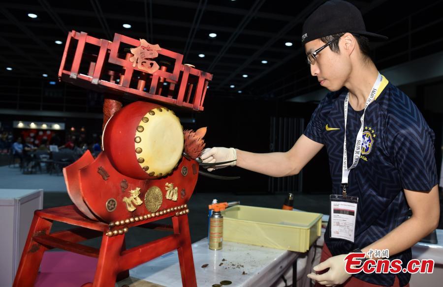A participant makes a chocolate creation at the first Salon du Chocolat in Hong Kong, July 6, 2018. Salon du Chocolat, one of the world’s biggest chocolate events, showcases chocolate sculptures inspired by Hong Kong culture and the Year of the Dog. Meanwhile, guests were also able to sample award-winning creations during a live pastry show. (Photo: China News Service/Zhang Wei)
