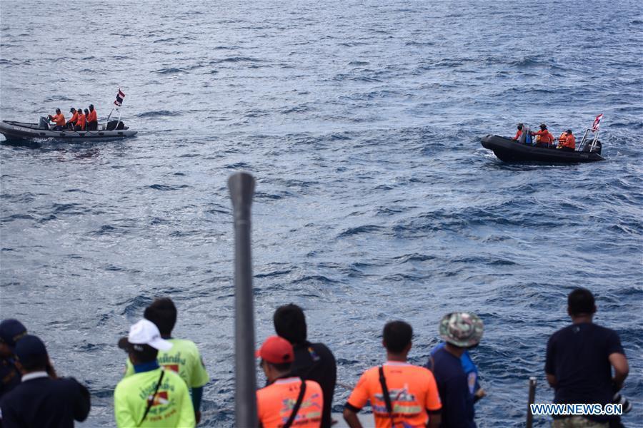 Members of Thai rescue team search for missing passengers from the capsized boat in the accident area in Phuket, Thailand, July 8, 2018. At least 42 people were confirmed dead and 14 others still missing after two boats capsized in a storm off southern Thailand\'s Phuket island, Thai officials said on Saturday. (Xinhua/Qin Qing)