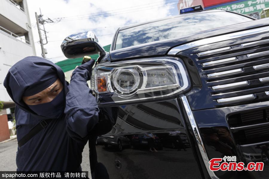 Sanwa Kotsu, one of the largest taxi operators in Japan, has launched an unusual service. Passengers can choose a ninja as a driver, who will also perform the duties of a bodyguard. (Photo/Sipaphoto)