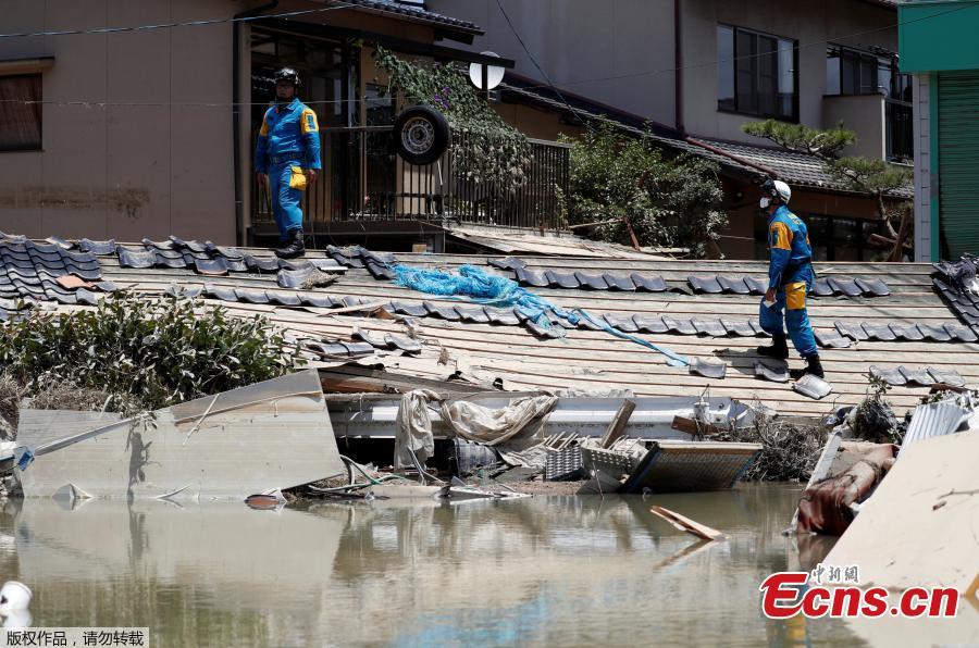 Police officers check submerged and destroyed houses in a flooded area in Mabi town in Kurashiki, Okayama Prefecture, Japan, July 10, 2018. The death toll from widespread flooding and landslides rose to 126, according to Japanese authorities. (Photo/Agencies)