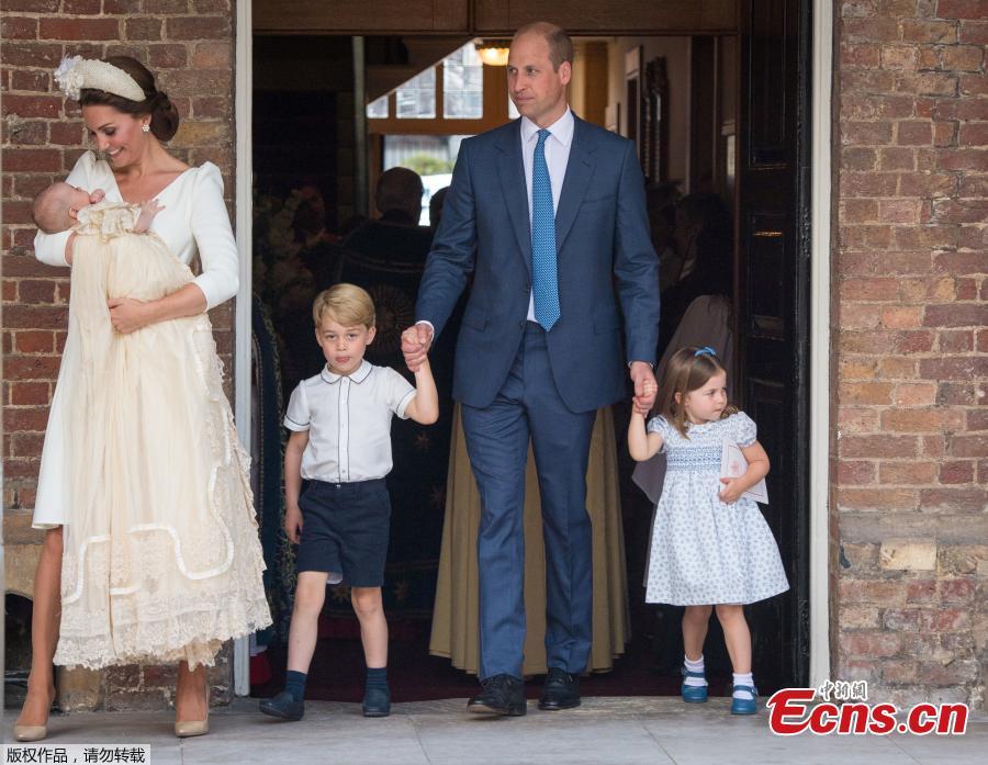 Britain\'s Princess Charlotte and Prince George hold the hands of their father, William, the Duke of Cambridge, as they arrive for the christening of their brother, Prince Louis, who is being carried by their mother, Catherine, the Duchess of Cambridge, at the Chapel Royal, St James\'s Palace, London, Britain, July 9, 2018.(Photo/Agencies)