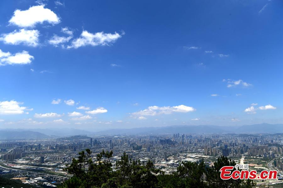 Photo taken on July 10, 2018 shows blue sky over Fuzhou, Fujian Province, before super typhoon Maria arrives.  Maria is expected to make landfall in the northeastern part of Taiwan and central Fujian Province on the morning of July 11.  (Photo: China News Service/Wang Dongming)