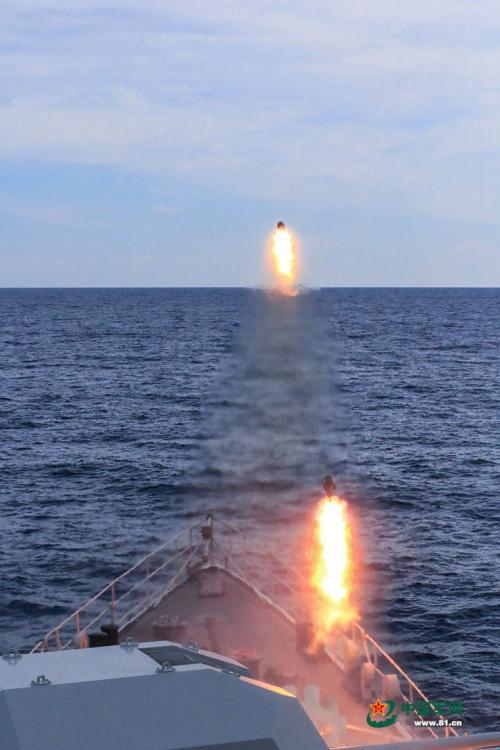 A frigate division of the South China Sea Fleet of the PLA Navy, including the Meizhou, Luoyang, and Mianyang ships, undertakes a live-fire drill in the South China Sea from July 5 to 7 to enhance combat capabilities. (Photo/81.cn)