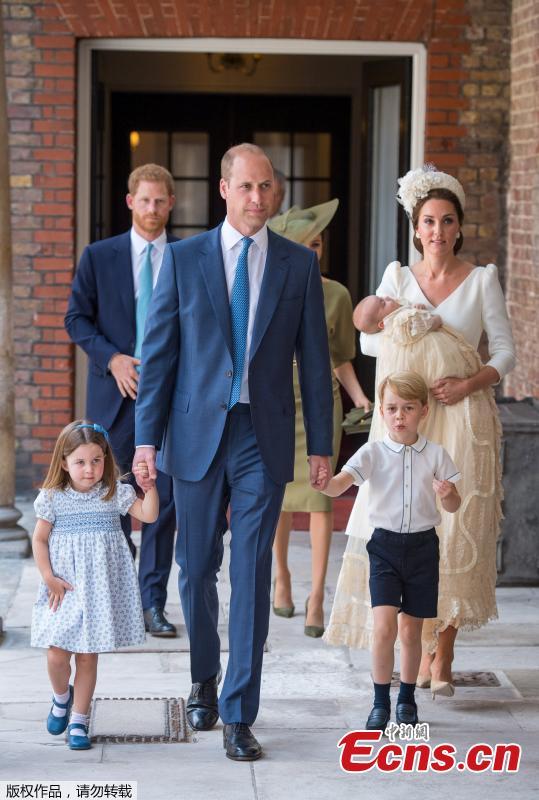 Britain\'s Princess Charlotte and Prince George hold the hands of their father, William, the Duke of Cambridge, as they arrive for the christening of their brother, Prince Louis, who is being carried by their mother, Catherine, the Duchess of Cambridge, at the Chapel Royal, St James\'s Palace, London, Britain, July 9, 2018.(Photo/Agencies)