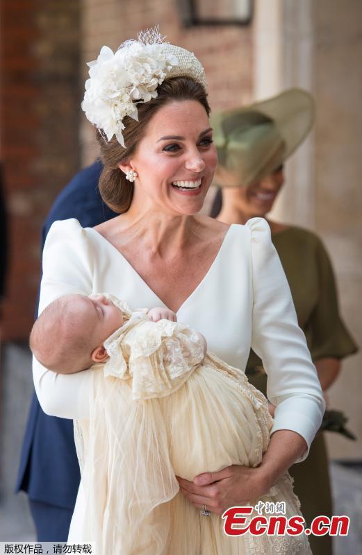 Britain\'s Catherine, the Duchess of Cambridge, carries Prince Louis as they arrive for his christening service at the Chapel Royal, St James\'s Palace, London, Britain, July 9, 2018. (Photo/Agencies)