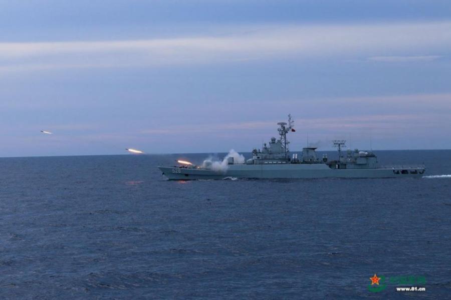 A frigate division of the South China Sea Fleet of the PLA Navy, including the Meizhou, Luoyang, and Mianyang ships, undertakes a live-fire drill in the South China Sea from July 5 to 7 to enhance combat capabilities. (Photo/81.cn)