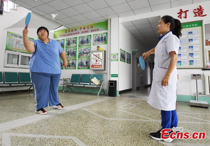 Guo Dengyan, a former judo athlete, plays table tennis at a weight management center in Changchun City, Northeast China’s Jilin Province. Guo, from a sports family, played and studied basketball, table tennis, weightlifting and judo since she was six, but she also faced the challenge of controlling her weight. Now 28 years old and 200 kilograms, she said she also learned traditional Chinese culture to control her emotions and be optimistic in life. (Photo: China News Service/Zhang Yao)
