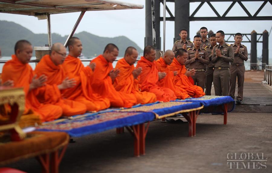 The Phuket government held a Buddhist ceremony for victims of the Thai shipwreck at Chalong Pier on Wednesday morning. Forty-five people were confirmed dead in the accident, with two still missing. (Photo: Cui Meng/GT)

The Phuket government held a Buddhist ceremony for the victims of the Thai shipwreck at Chalong Pier on Wednesday morning. Forty-five people were confirmed dead in the accident, with two still missing.