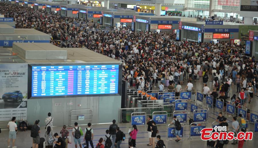 Passengers are stranded at a railway station in Chengdu City, Sichuan Province, July 11, 2018 following the cancellation of dozens of trains due to continuous heavy rain. (Photo: China News Service/Liu Zhongjun)