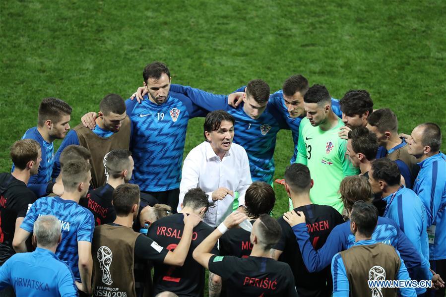 Zlatko Dalic (C) of Croatia gives instructions to players prior to the extra time of the 2018 FIFA World Cup semi-final match between England and Croatia in Moscow, Russia, July 11, 2018. (Xinhua/Bai Xueqi)