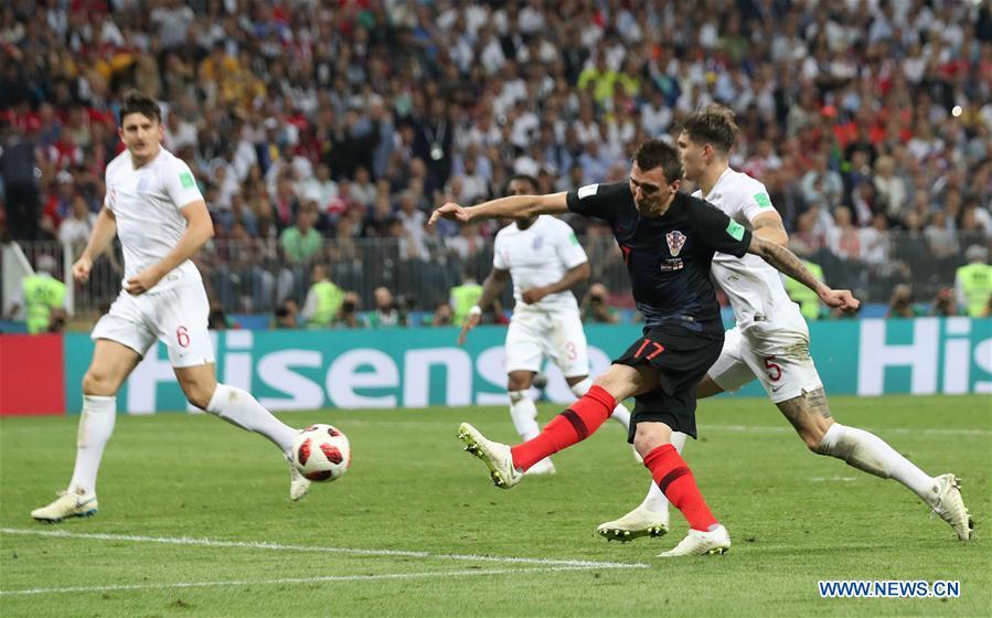 Mario Mandzukic (2nd R) of Croatia shoots to score during the 2018 FIFA World Cup semi-final match between England and Croatia in Moscow, Russia, July 11, 2018. (Xinhua/Cao Can)