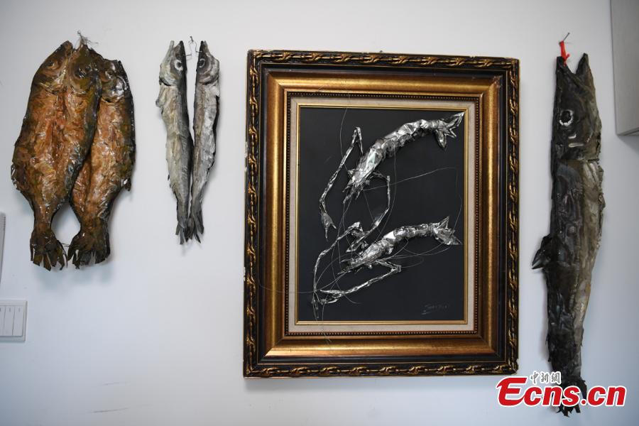 Sui Jincai, an art teacher, shows iron artworks in Changchun City, Jilin Province, July 11, 2018. Sui uses acrylic paints and iron materials to create vivid 3D creations. (Photo: China News Service/Zhang Yao)