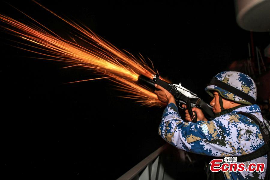 Chinese soldiers train on the Binzhou frigate, the commanding ship of China\'s 29th naval escort fleet for anti-piracy missions in the Gulf of Aden and Somali waters. The training included shooting practice and abseiling from a helicopter. (Photo: China News Service/Jin Hang)