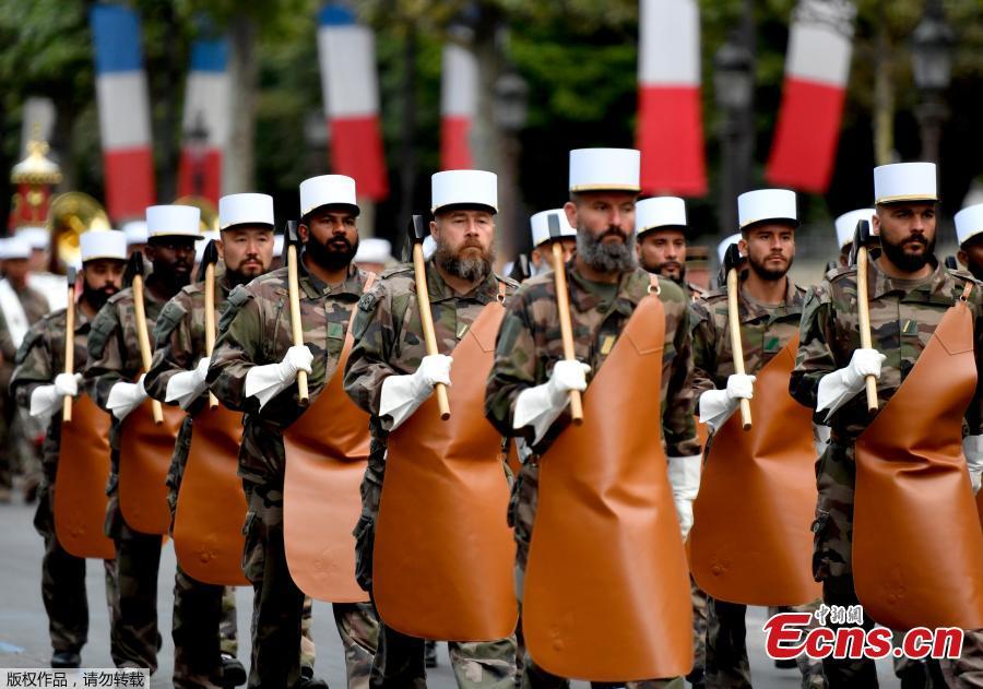 Pupils of the Ecole Polytechnique march down the Place de la Concorde, in Paris during a rehearsal of the annual Bastille Day military parade on July 11, 2018. (Photo/Agencies)