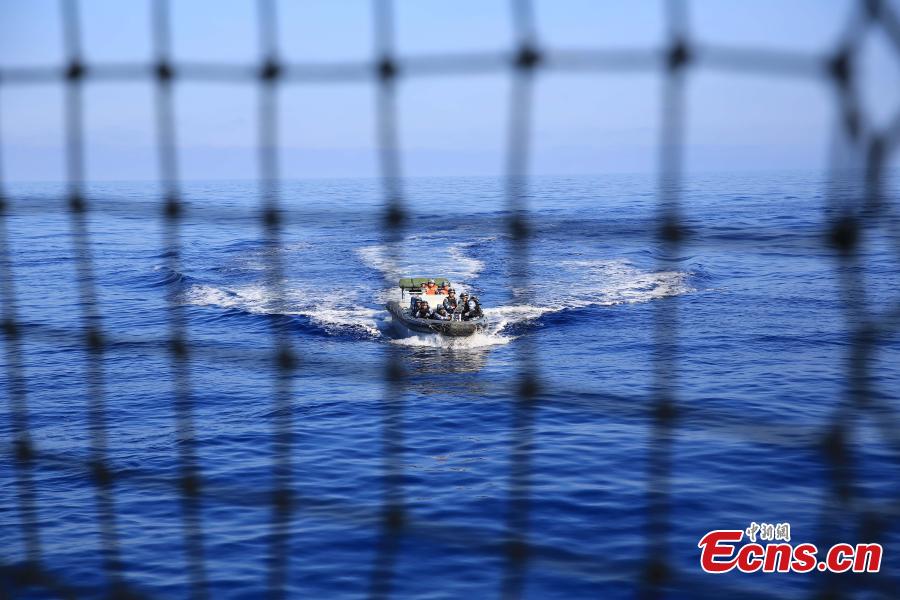 Chinese soldiers train on the Binzhou frigate, the commanding ship of China\'s 29th naval escort fleet for anti-piracy missions in the Gulf of Aden and Somali waters. The training included shooting practice and abseiling from a helicopter. (Photo: China News Service/Jin Hang)