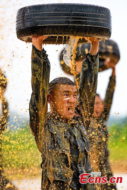 Armed police officers receive intensive training as temperatures hit 35 degrees centigrade in Xuancheng City, East China’s Anhui Province, July 12, 2018. The one-week training included skills in search and rescue in a mountain setting, shooting, and swimming across a river in combat gear. (Photo: China News Service/Ye Jingwen)