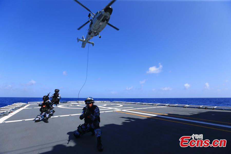 Chinese soldiers train on the Binzhou frigate, the commanding ship of China\'s 29th naval escort fleet for anti-piracy missions in the Gulf of Aden and Somali waters. The training included shooting practice and abseiling from a helicopter. (Photo: China News Service/Jin Hang)