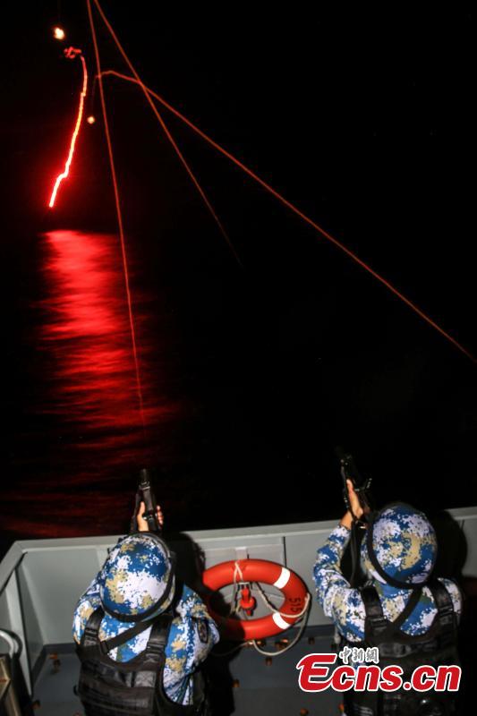 Chinese soldiers train on the Binzhou frigate, the commanding ship of China\'s 29th naval escort fleet for anti-piracy missions in the Gulf of Aden and Somali waters. The training included shooting practice and abseiling from a helicopter. (Photo: China News Service/Jin Hang)