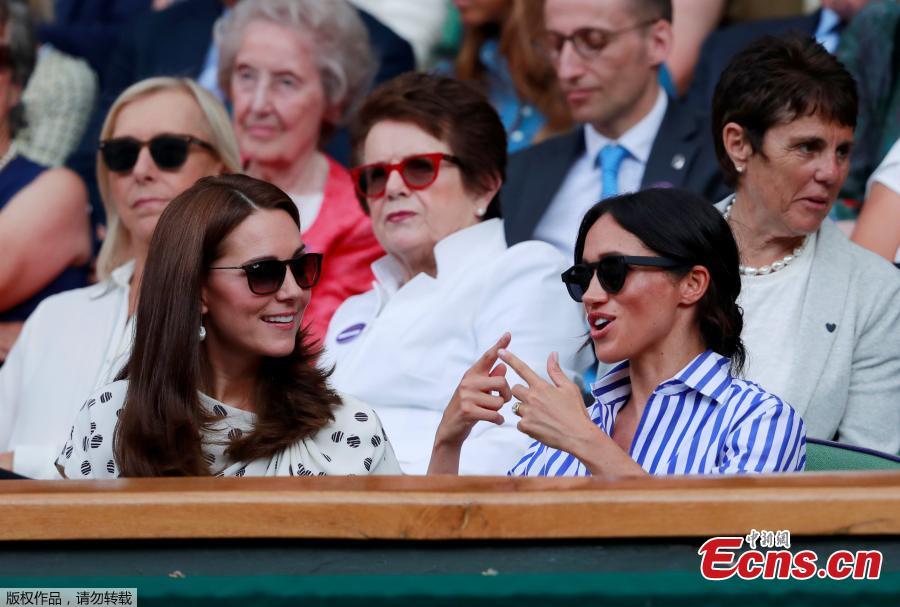 Britain\'s Catherine the Duchess of Cambridge and Meghan the Duchess of Sussex talk to each other during the women\'s singles final between Serena Williams of the U.S. and Germany\'s Angelique Kerber, at the Wimbledon Tennis Championships, in London, Britain, July 14, 2018. (Photo/Agencies)