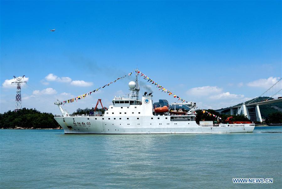 Chinese oceanographic research ship Xiangyanghong 03 leaves Xiamen, southeast China\'s Fujian Province, July 14, 2018. Chinese oceanographic research ship Xiangyanghong 03 departed for the country\'s 50th ocean research expedition Saturday in the western and eastern Pacific Ocean. The ship left Xiamen with 160 personnel on board for a 150-day mission over 15,000 nautical miles. (Xinhua)