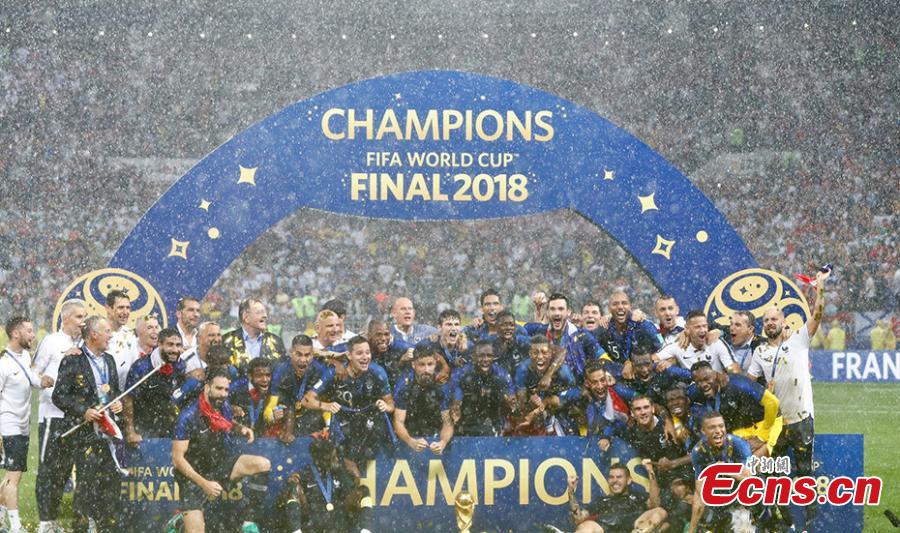 Players of France celebrate at the awarding ceremony after the 2018 FIFA World Cup final match between France and Croatia in Moscow, Russia, July 15, 2018. France defeated Croatia 4-2 and claimed the title. (Photo: China News Service/Fu Tian)