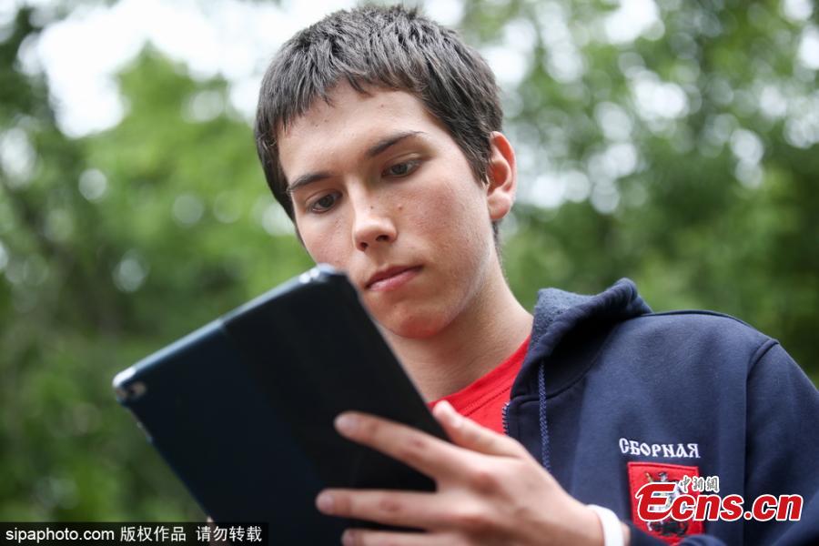Ruslan Salimgareyev, a graduate of Moscow\'s School 179, who has scored all 400 points possible on the Unified State Exam (EGE), 100 points on each exam he was taking: Russian Language, Maths, Biology and Chemistry. (Photo/VCG)