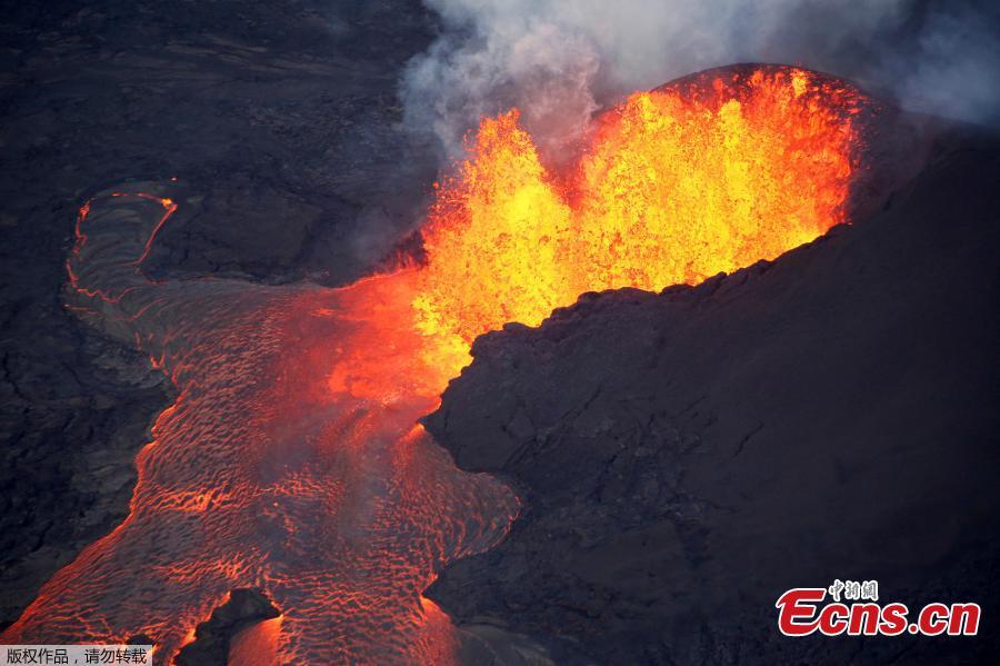 File photo: Lava erupts in Leilani Estates during ongoing eruptions of the Kilauea Volcano in Hawaii, U.S., June 5, 2018.  (Photo/Agencies)