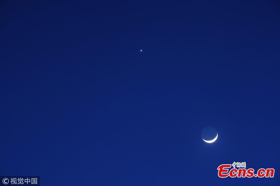 Venus (above) appears in the night sky near a crescent moon on July 15, 2018 in Bogota, Colombia. The conjunction of the planet Venus was seen next to the crescent moon and the regulus star from sunset to sunrise. (Photo/VCG)