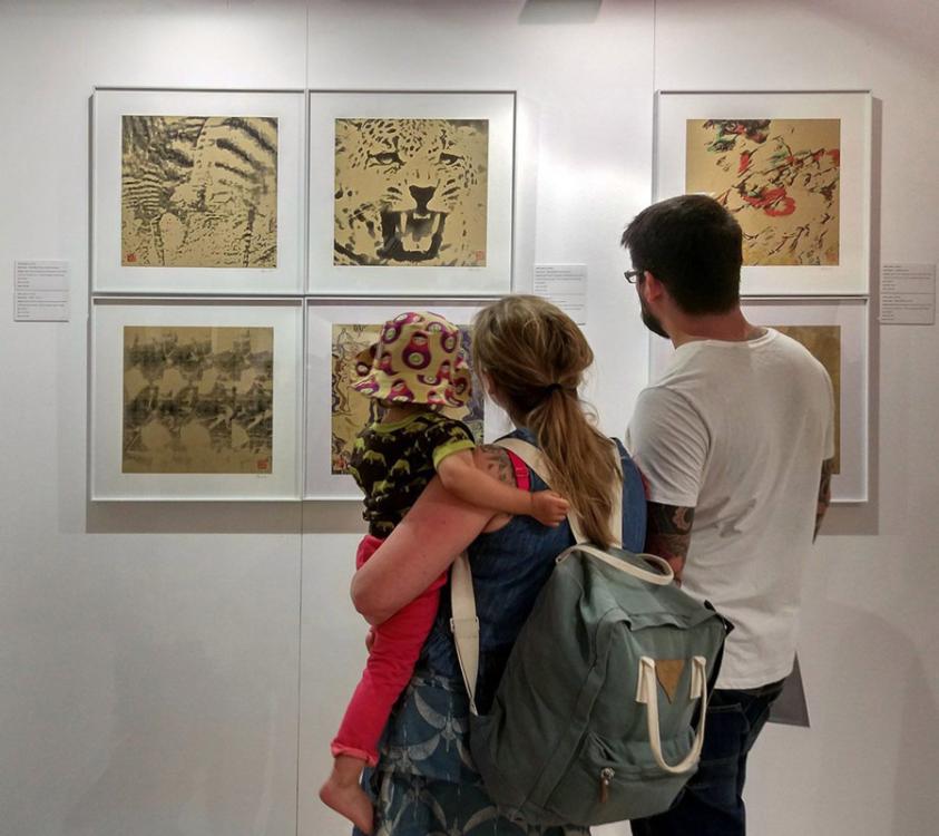 Photographer Fu Wenjun\'s painting-like photos attract visitors at art fair ARTMUC 2018 in Germany, and Fu has promoted his conceptual photography across the world. (Photo/China Daily)