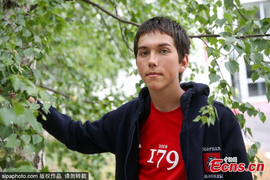 Ruslan Salimgareyev, a graduate of Moscow\'s School 179, who has scored all 400 points possible on the Unified State Exam (EGE), 100 points on each exam he was taking: Russian Language, Maths, Biology and Chemistry. (Photo/VCG)