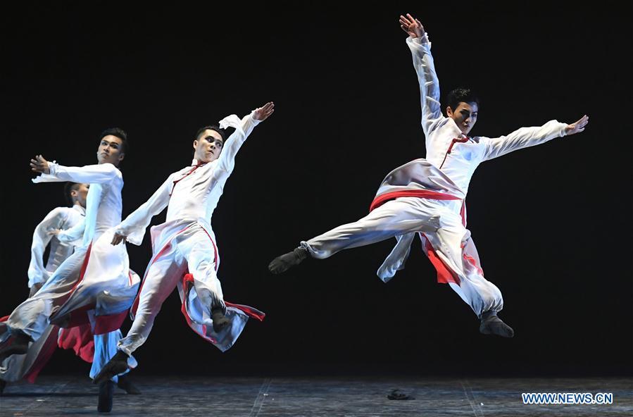 Dancers perform during the 12th National Dance Exhibition in Kunming, capital of southwest China\'s Yunnan Province, July 17, 2018. The exhibition is held here from July 11 to 21. (Xinhua/Lin Yiguang)