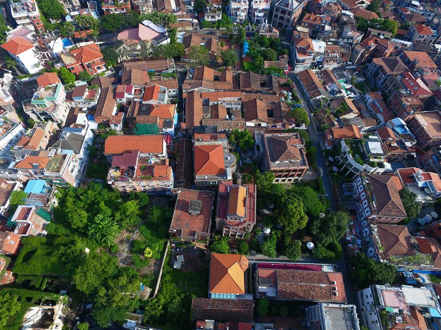 Residents on Gulangyu, a small island off the coast of Xiamen, are encouraged to open their houses as holiday homes for tourists, but renovation work is rigidly supervised. (Photo provided to China Daily)

Obstacles faced

The slogan \