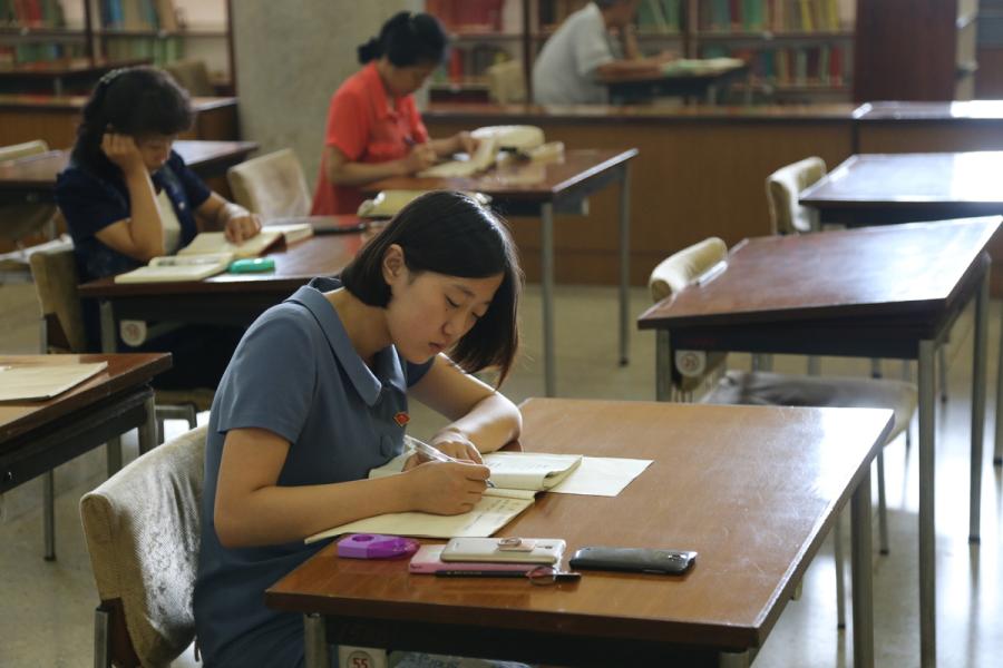 Readers study in a reading room of the Grand People\'s Study House, Pyongyang, DPRK, on July 17, 2018. (Photo/Xinhua)