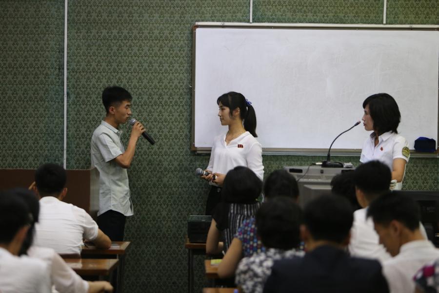 Students talk with each other in a Chinese-language class in the Grand People\'s Study House, Pyongyang, DPRK, on July 17, 2018. (Photo/Xinhua)