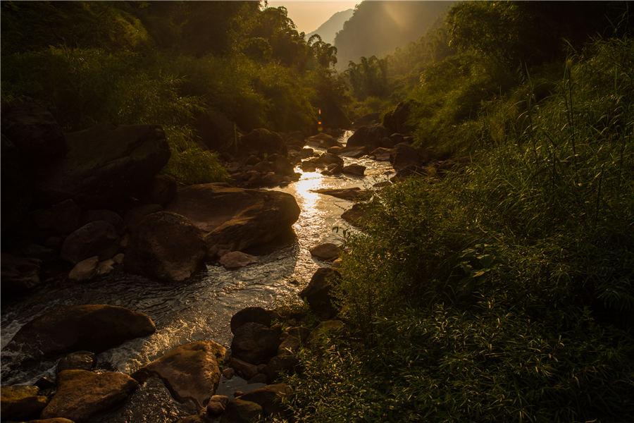 Located in Xuyong county, Southwest China\'s Sichuan Province, Huagaoxi boasts a series of magnificent landscapes such as mountain, hill and valley. Summer is the best time of the year to visit the reserve, which is now a new tourist destination. (Photo by Li Xin/Asianewsphoto)