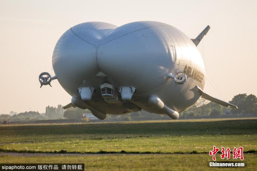 Airlander 10, the world\'s longest aircraft, will feature en-suite bedrooms, fine dining and seating areas boasting \