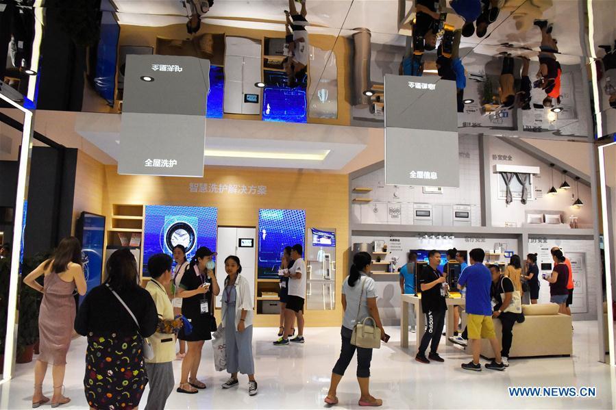 People visit the 2018 China International Consumer Electronics Show in Qingdao, east China\'s Shandong Province, July 21, 2018. The four-day electronics show kicked off on Friday. (Xinhua/Li Ziheng)