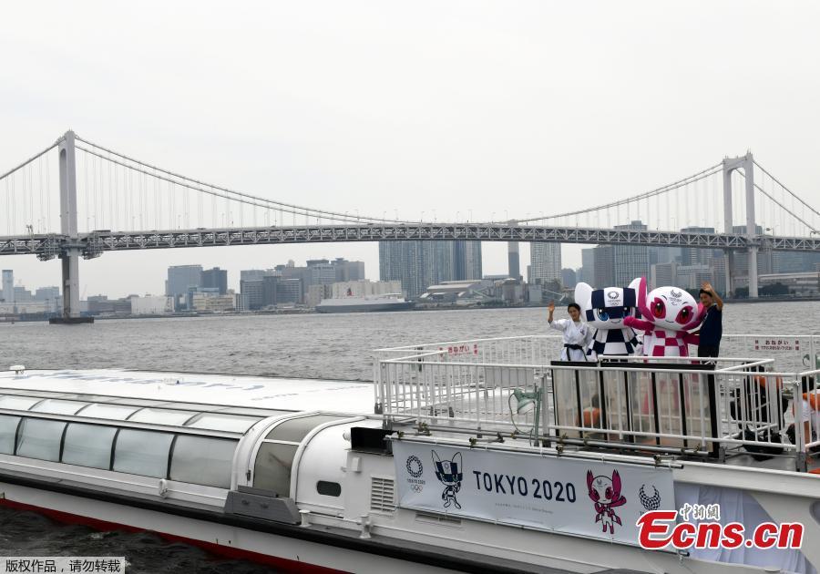 Tokyo 2020 Olympics Games mascots, Miraitowa and Someity ride on a boat during their debut event of water parade in front the Rainbow bridge with karate player Kiyo Shimizu and para-athlete Hajimu Ashida in Tokyo, Japan July 22, 2018. (Photo/Agencies)