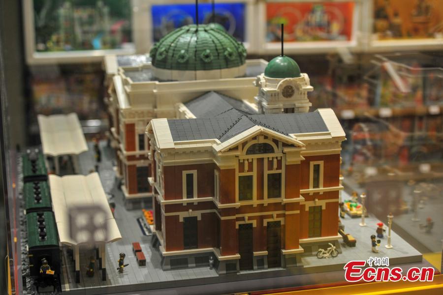 A replica of the Shenyang Railway Station made using Lego pieces is on display at a shopping mall in Shenyang City, Northeast China’s Liaoning Province, July 23, 2018. The model used 40,000 Lego pieces to vividly represent scenes near the station, including the breakfast stalls and busy street. (Photo: China News Service/Yu Haiyang)