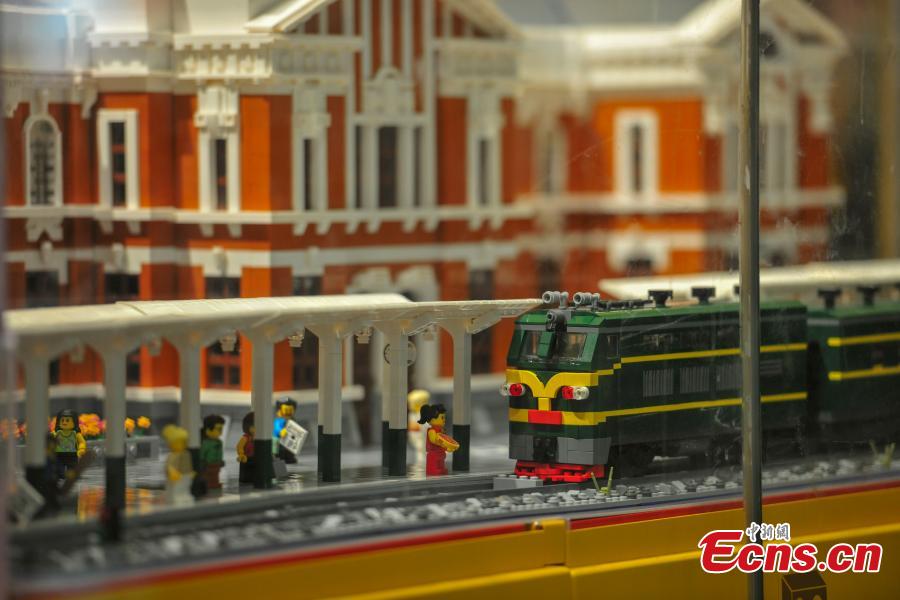 A replica of the Shenyang Railway Station made using Lego pieces is on display at a shopping mall in Shenyang City, Northeast China’s Liaoning Province, July 23, 2018. The model used 40,000 Lego pieces to vividly represent scenes near the station, including the breakfast stalls and busy street. (Photo: China News Service/Yu Haiyang)
