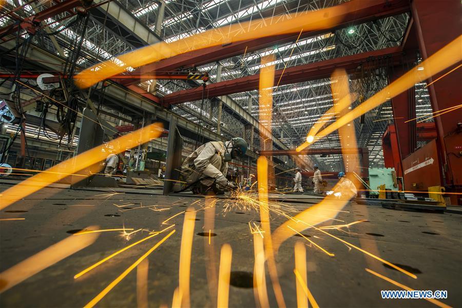 Staff members work at a plant of Nantong COSCO KHI Ship Engineering Co., Ltd. on July 6, 2018. This year marks the 40th anniversary of China\'s reform and opening-up policy. (Xinhua/Shen Bohan)