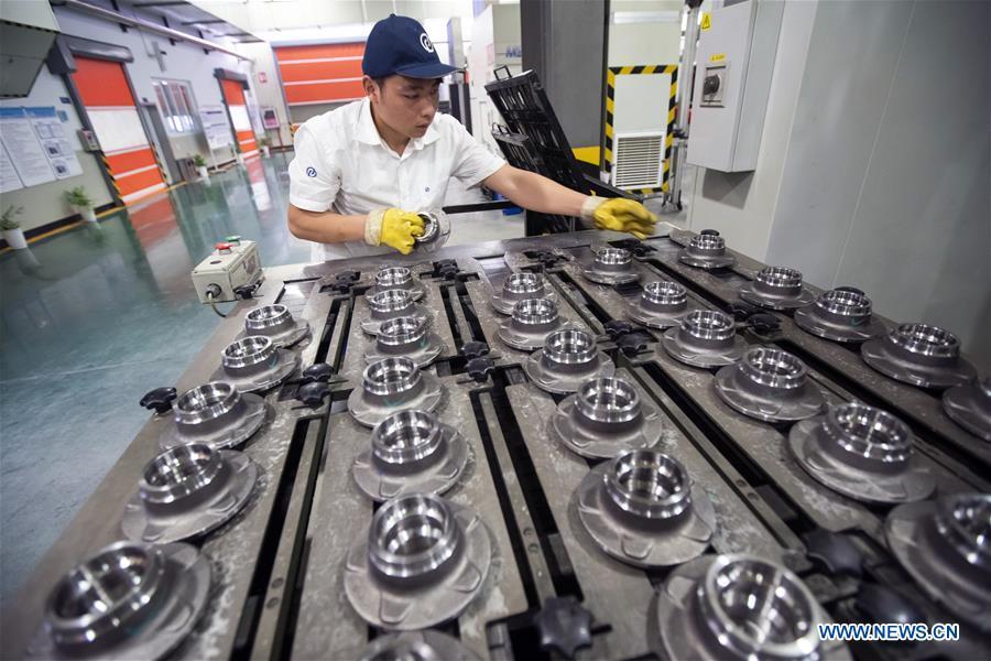 A staff member works at an intelligent plant of Wanxiang Qianchao Co., Ltd. in east China\'s Zhejiang Province, July 4, 2018. This year marks the 40th anniversary of China\'s reform and opening-up policy. (Xinhua/Shen Bohan)