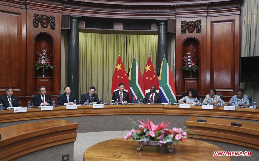 Chinese President Xi Jinping (5th L) and his South African counterpart Cyril Ramaphosa (4th R) hold talks in Pretoria, South Africa, July 24, 2018. (Xinhua/Xie Huanchi)